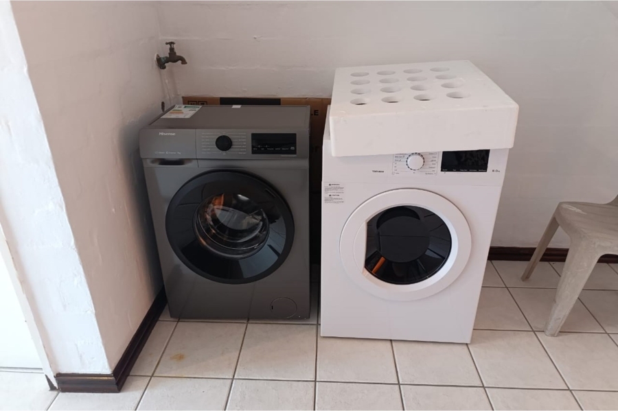 To Let 2 Bedroom Property for Rent in Parklands Western Cape